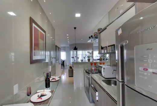 Casa duplex à venda com 205 metros em condomínio fechado