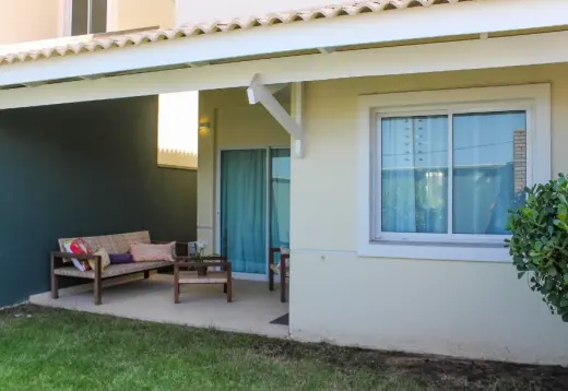 Casa duplex à venda com 205 metros em condomínio fechado