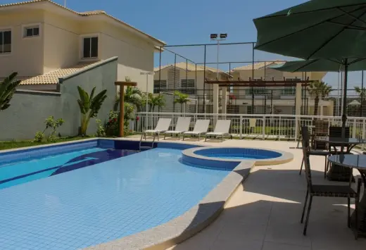 Casa duplex à venda com 205 metros em condomínio fechado