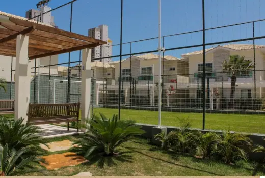 Casa duplex à venda com 205 metros em condomínio fechado